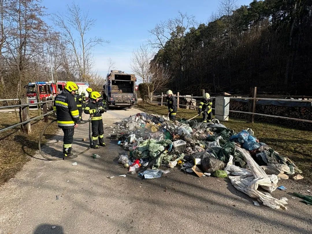 Brand eines Müllwagens in Unter-Danegg